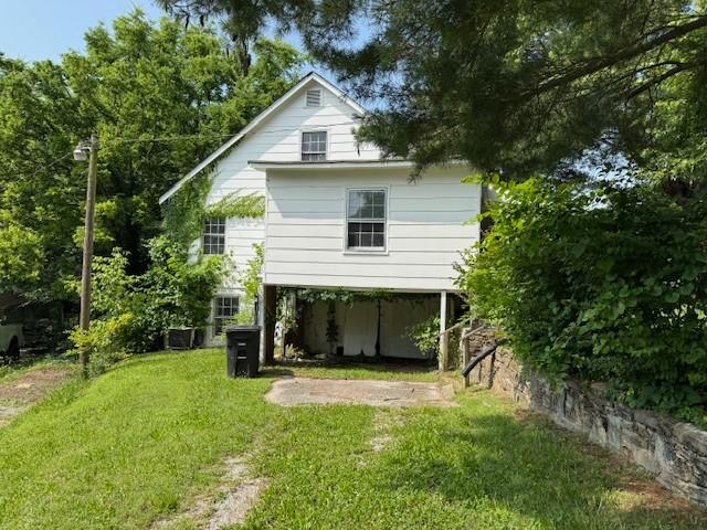 421 Hickman St, Columbia, TN 38401 - rear view of house with a yard