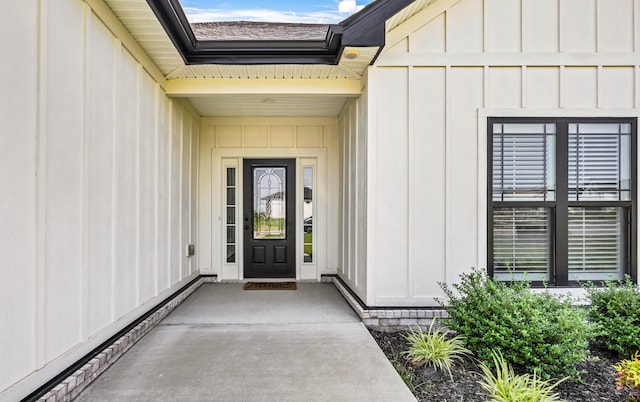 1055 Wittys Way, Clarksville, TN 37043 - entrance to property with board and batten siding