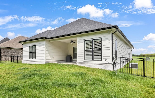 1055 Wittys Way, Clarksville, TN 37043 - rear view of property featuring a ceiling fan and a shingled roof