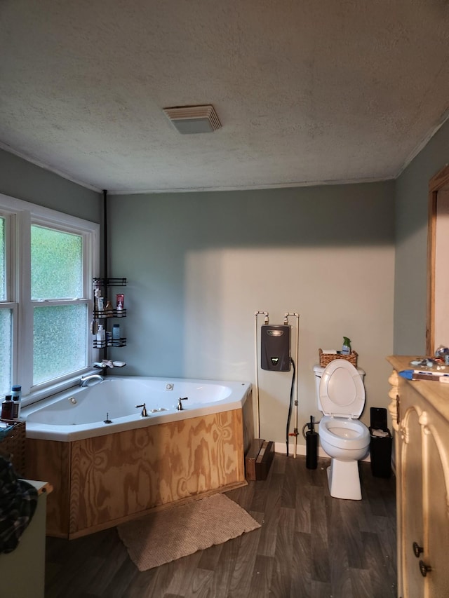 513 Draper Ln, Gainesboro, TN 38562 - bathroom featuring wood finished floors, a textured ceiling, and a bath