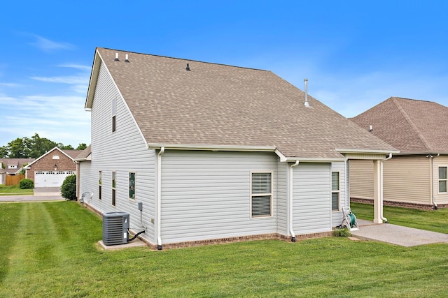 341 Lola Ln, Cottontown, TN 37048 - rear view of property featuring a yard and a shingled roof
