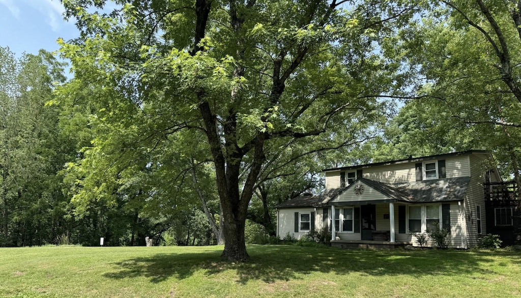 972 Weeping Willow Rd, Hendersonville, TN 37075 - view of front of property featuring a front yard and covered porch