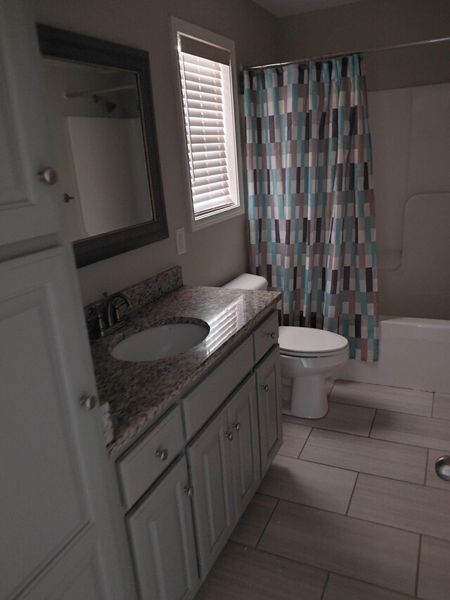 179 Avalon Dr, Gallatin, TN 37066 - full bath featuring vanity and shower / bathtub combination with curtain