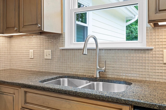 3604 Gentry Station Dr, Signal Mountain, TN 37377 - kitchen with tasteful backsplash and dark stone counters