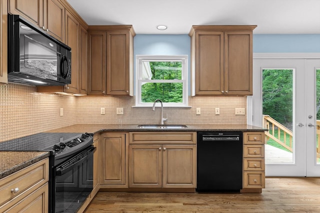 3604 Gentry Station Dr, Signal Mountain, TN 37377 - kitchen featuring black appliances, light wood-style floors, and tasteful backsplash