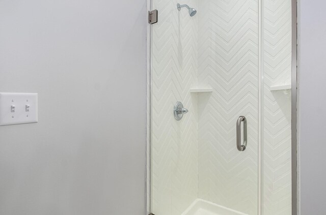 121 Bellvue Dr, Lebanon, TN 37090 - detailed view of a stall shower