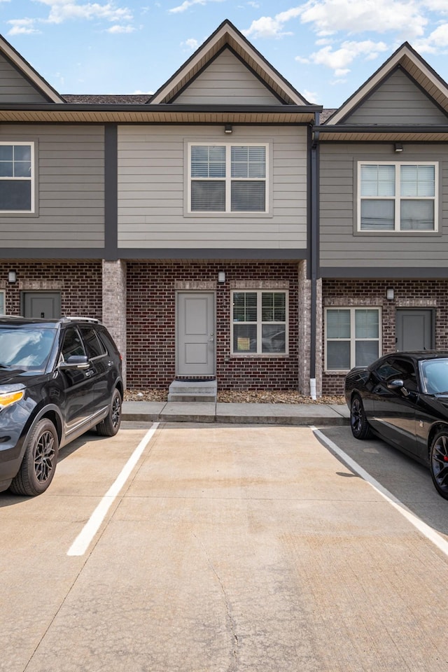 121 Bellvue Dr, Lebanon, TN 37090 - multi unit property with uncovered parking and brick siding