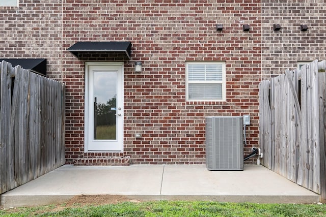 121 Bellvue Dr, Lebanon, TN 37090 - property entrance featuring a patio area and brick siding