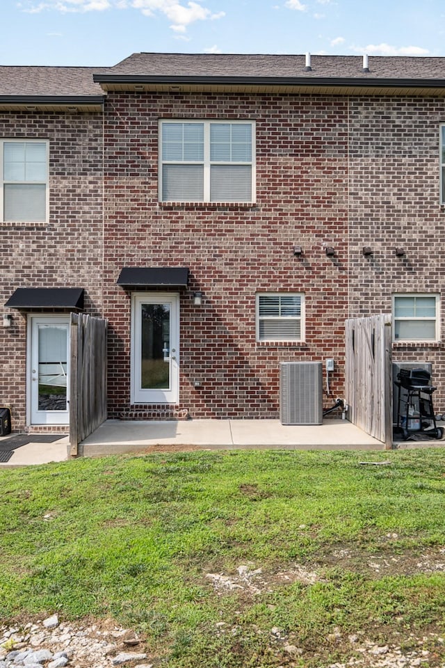 121 Bellvue Dr, Lebanon, TN 37090 - back of property featuring a patio area and brick siding