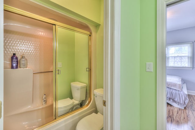 101 Spring Creek Trl, Hendersonville, TN 37075 - bathroom featuring toilet and enclosed tub / shower combo
