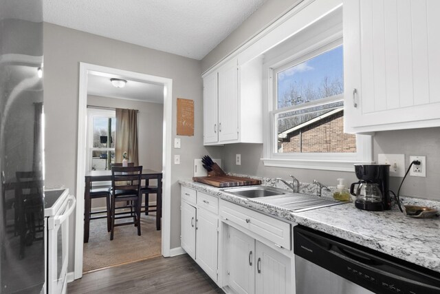 739 Carmack Ct, Clarksville, TN 37042 - kitchen featuring stainless steel appliances, white cabinetry, and dark wood finished floors