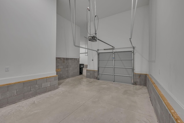 6060 Pasquo Rd, Nashville, TN 37221 - garage featuring a garage door opener