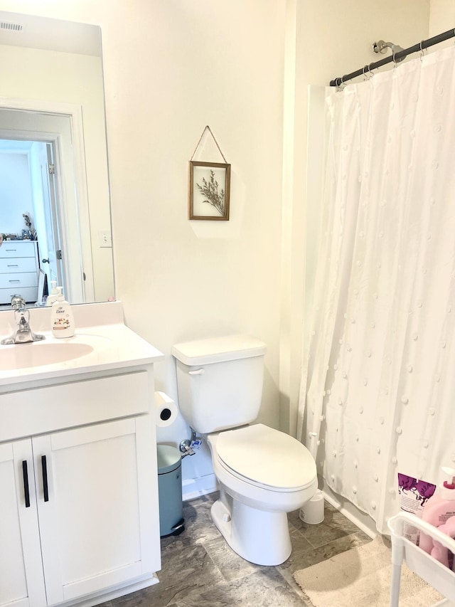 143 Belle Way, Athens, TN 37303 - bathroom featuring vanity and curtained shower