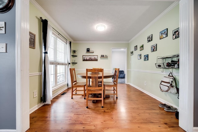 536 Deer Path, Gallatin, TN 37066 - dining area featuring ornamental molding, light wood finished floors, and a textured ceiling