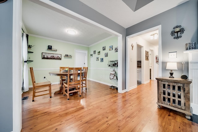 536 Deer Path, Gallatin, TN 37066 - dining room featuring ornamental molding and light wood-style flooring