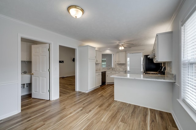 3216 Vestry Ave, Murfreesboro, TN 37129 - kitchen with black appliances, a peninsula, light countertops, backsplash, and a ceiling fan