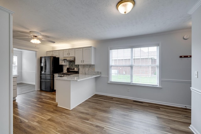3216 Vestry Ave, Murfreesboro, TN 37129 - kitchen featuring stainless steel range with gas cooktop, black fridge, under cabinet range hood, a peninsula, and a textured ceiling