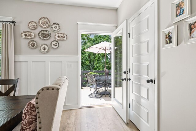 2515 Napa Valley Way, Columbia, TN 38401 - entryway with light wood finished floors and wainscoting