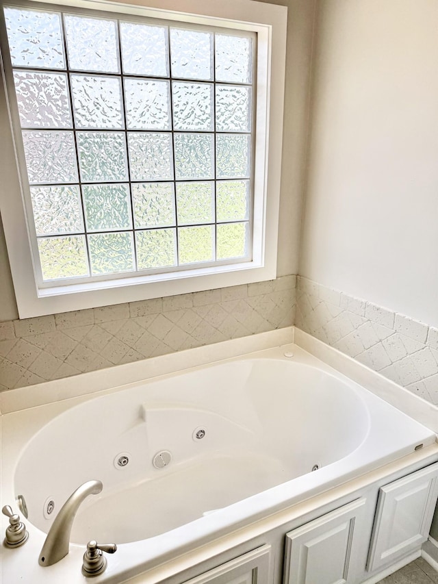740 N Palmers Chapel Rd, White House, TN 37188 - full bath featuring a jetted tub