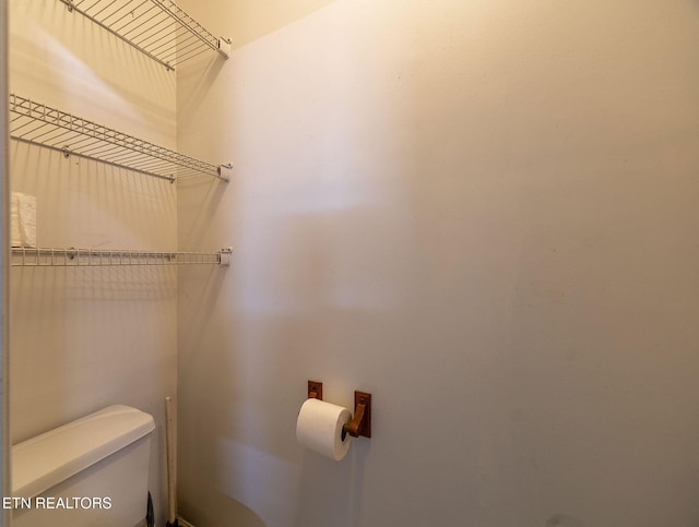 100 Cusick Cir, Lenoir City, TN 37772 - bathroom with toilet