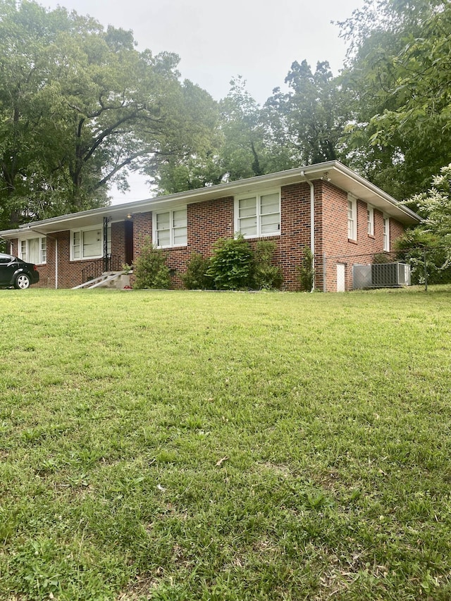 3701 Juandale Trl, Chattanooga, TN 37406 - ranch-style house with brick siding and a front yard