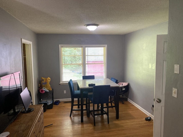 3701 Juandale Trl, Chattanooga, TN 37406 - dining area featuring wood finished floors and a textured ceiling