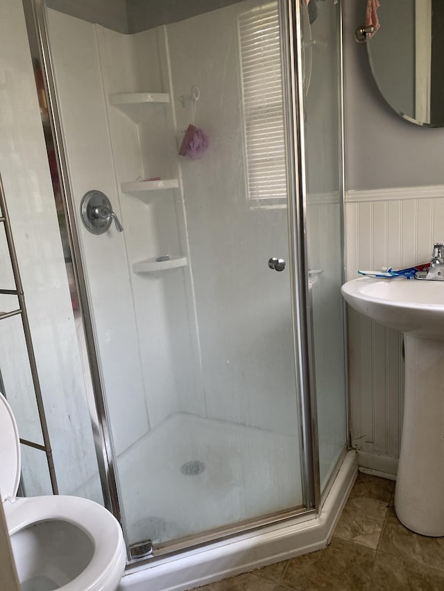 3701 Juandale Trl, Chattanooga, TN 37406 - bathroom featuring a shower stall