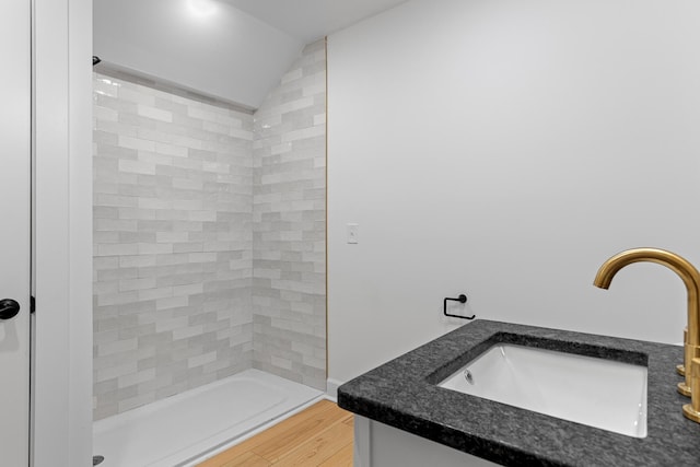 109 Anderson Dr, Chattanooga, TN 37421 - full bath featuring lofted ceiling, vanity, and wood finished floors