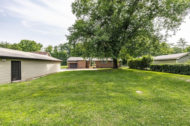 3046 Patton Branch Rd, Goodlettsville, TN 37072 - view of green lawn featuring a detached garage