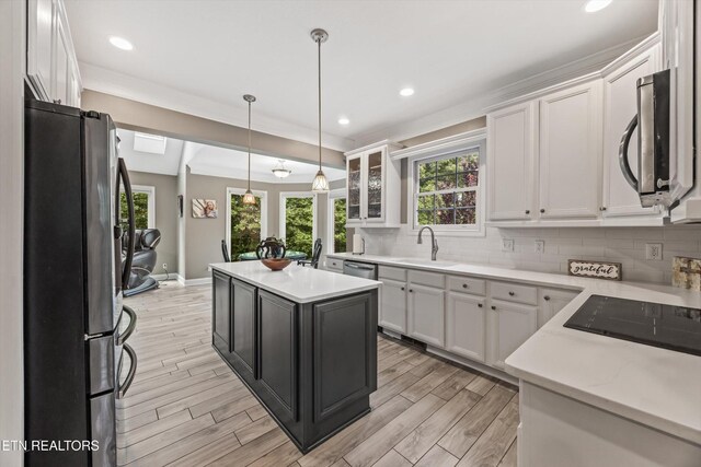 108 Center Park Ln, Oak Ridge, TN 37830 - kitchen featuring stainless steel appliances, white cabinets, a center island, recessed lighting, and ornamental molding