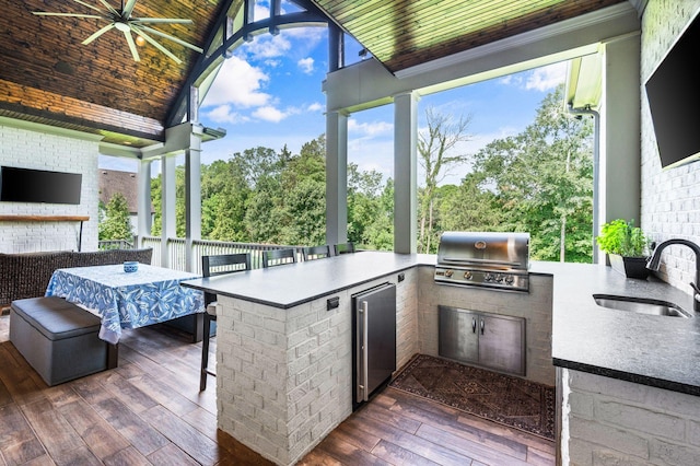 1542 Amesbury Ln, Franklin, TN 37069 - sunroom featuring a sink and lofted ceiling