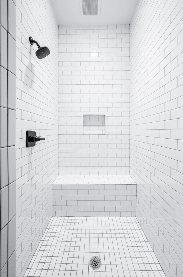 1542 Amesbury Ln, Franklin, TN 37069 - full bathroom with a tile shower