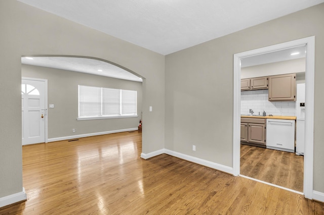 702 Marlboro Ave, Chattanooga, TN 37412 - unfurnished room with arched walkways and light wood finished floors