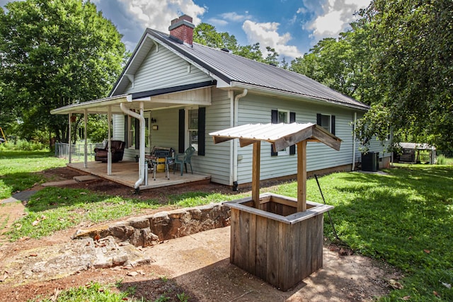 431 Haddon Ln, Winchester, TN 37398 - view of front of house featuring a chimney, a front yard, a metal roof, and covered porch