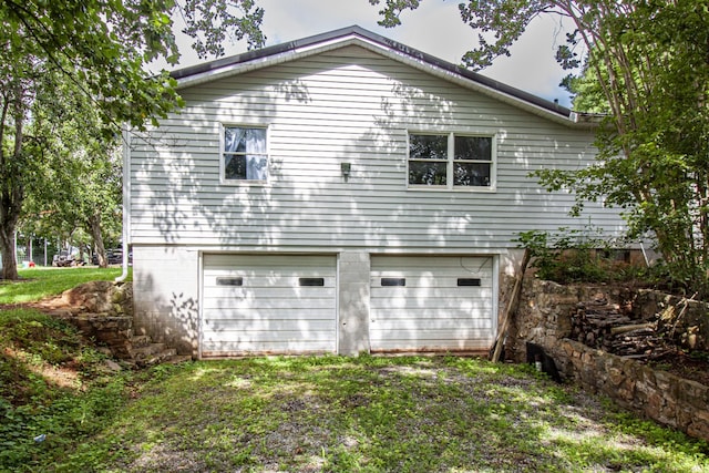 431 Haddon Ln, Winchester, TN 37398 - rear view of house featuring driveway and a garage