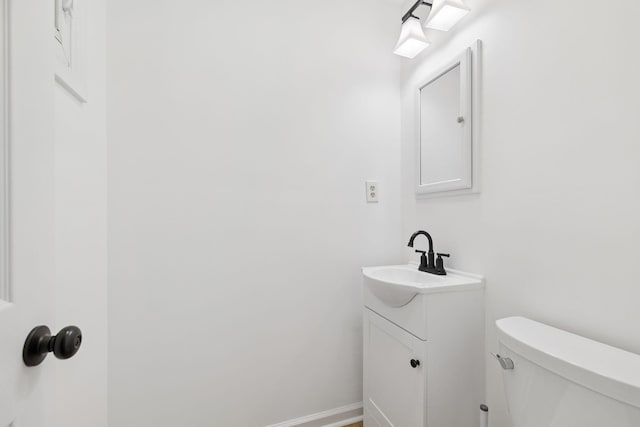 415 Porter Cir, Columbia, TN 38401 - bathroom featuring vanity and toilet