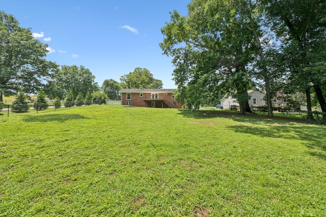 415 Porter Cir, Columbia, TN 38401 - view of yard with stairway