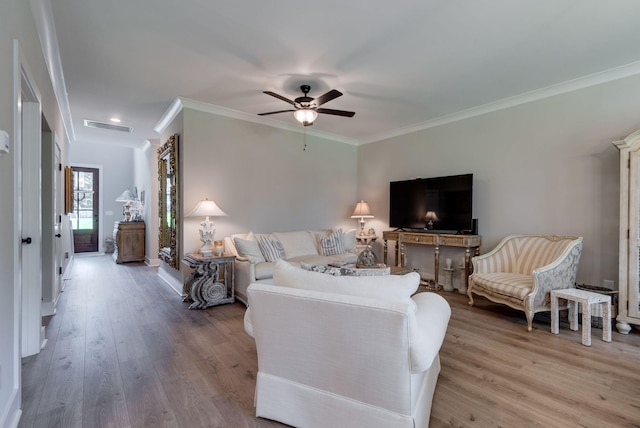 588 Davis Valley Dr, Columbia, TN 38401 - living area featuring crown molding, light wood-style flooring, and ceiling fan