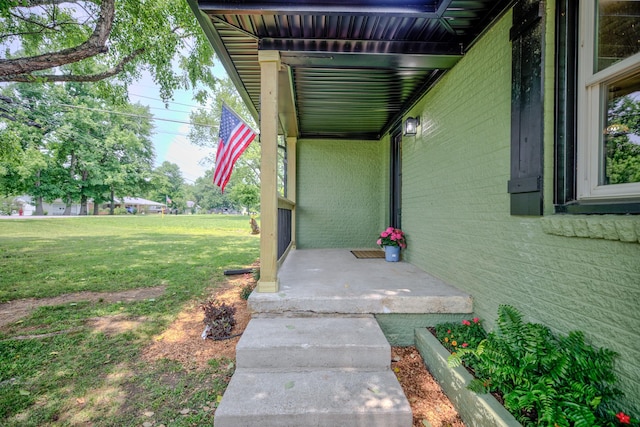 445 High Point Rd, Clarksville, TN 37042 - doorway to property featuring a yard