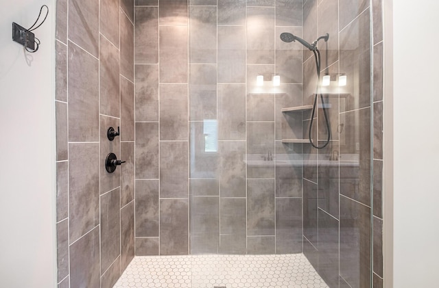 2050 Beamon Dr, Franklin, TN 37064 - bathroom featuring a tile shower