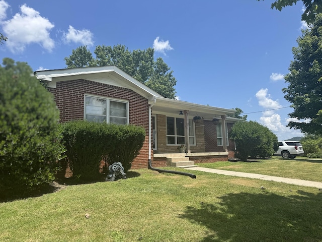 625 College Ave E, Carthage, TN 37030 - single story home featuring a front yard, brick siding, and a porch