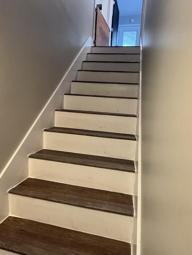 625 College Ave E, Carthage, TN 37030 - view of stairway