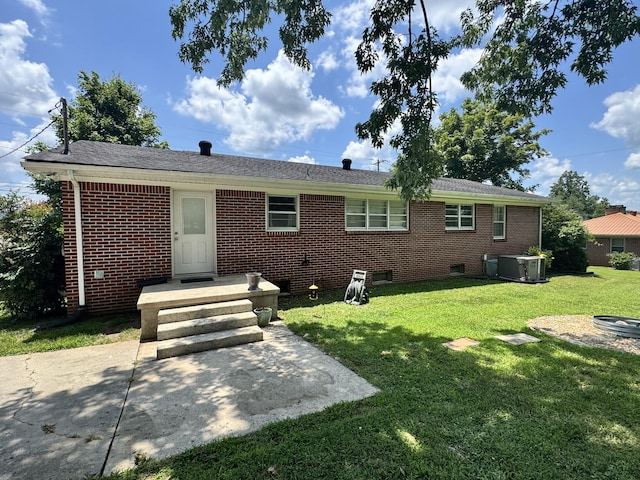 625 College Ave E, Carthage, TN 37030 - view of front of property featuring a front lawn and brick siding