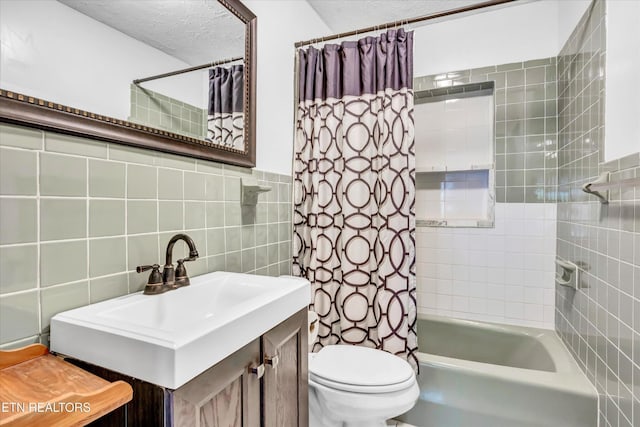 4616 Coile Rd, Knoxville, TN 37918 - full bath featuring shower / bath combo with shower curtain, tile walls, vanity, and a textured ceiling