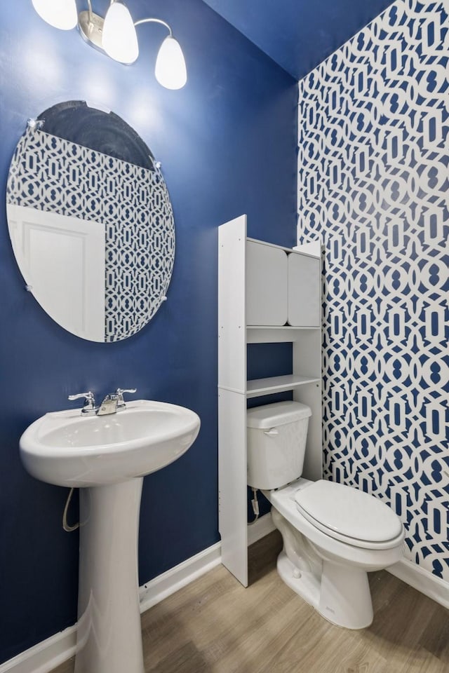 3276 Holiday Ln, Columbia, TN 38401 - bathroom featuring wood finished floors and an accent wall