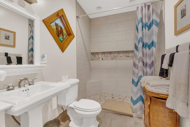 110 Village Way, Lancaster, TN 38569 - bathroom featuring tiled shower and wood finished floors