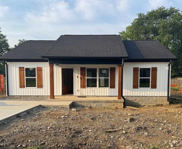 637 Wilson St, Greenbrier, TN 37073 - modern farmhouse style home with covered porch and roof with shingles