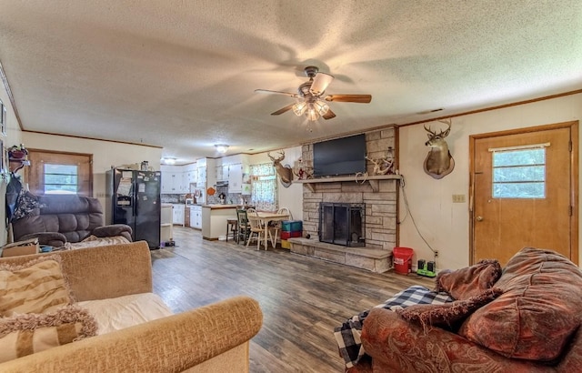 5011 Sunny Acres Dr, Waynesboro, TN 38485 - living area with a textured ceiling, ceiling fan, plenty of natural light, wood finished floors, and crown molding