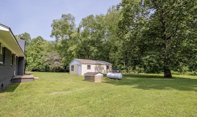 5011 Sunny Acres Dr, Waynesboro, TN 38485 - view of grassy yard featuring an outbuilding