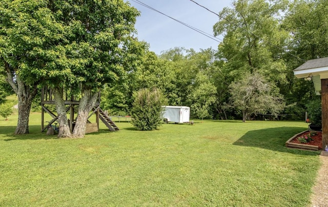 5011 Sunny Acres Dr, Waynesboro, TN 38485 - view of grassy yard with a shed